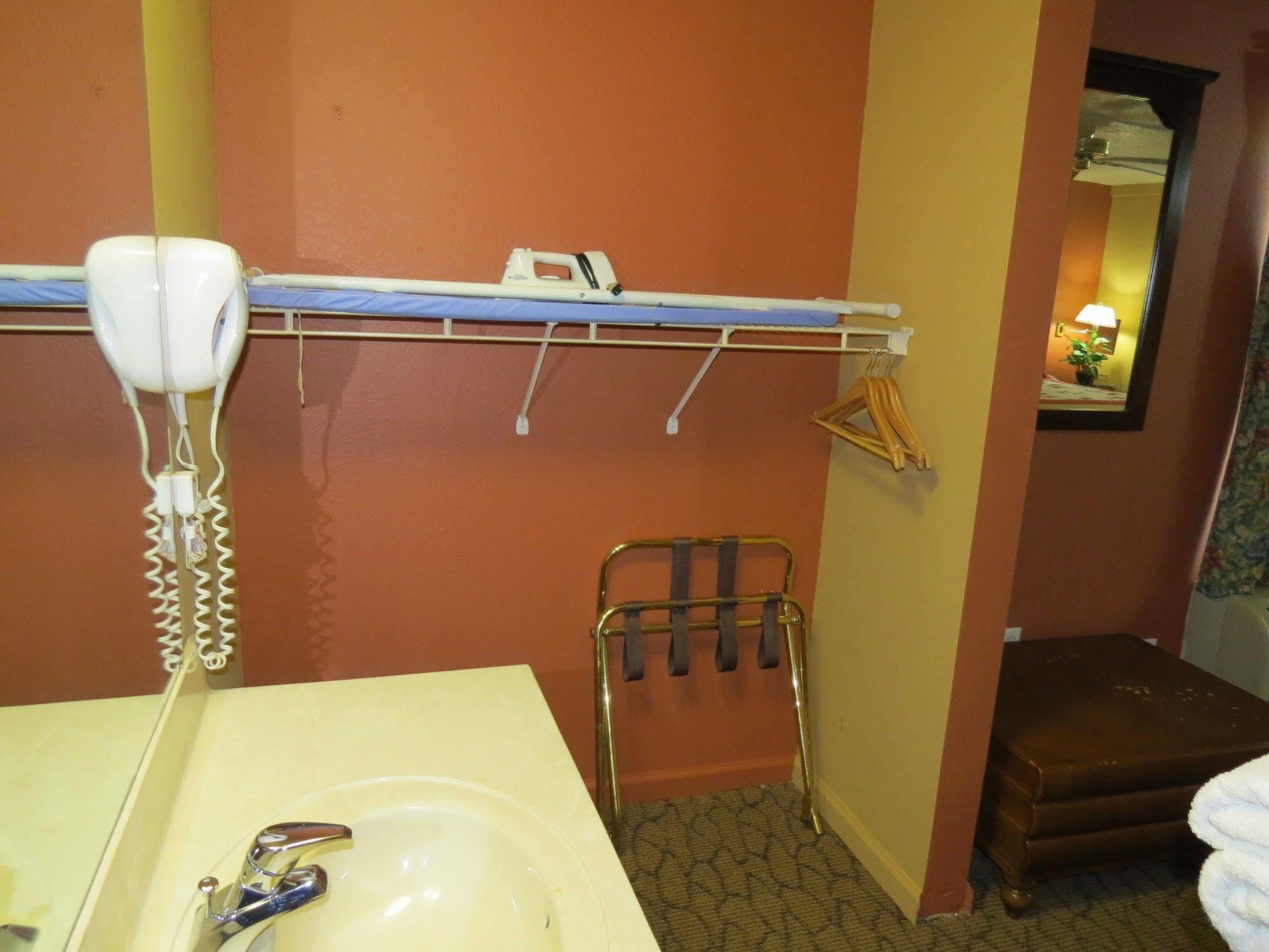 First Western Inn Caseyville Εξωτερικό φωτογραφία